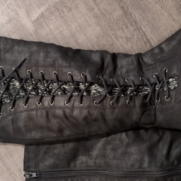 Boots - Picture 3 of 4